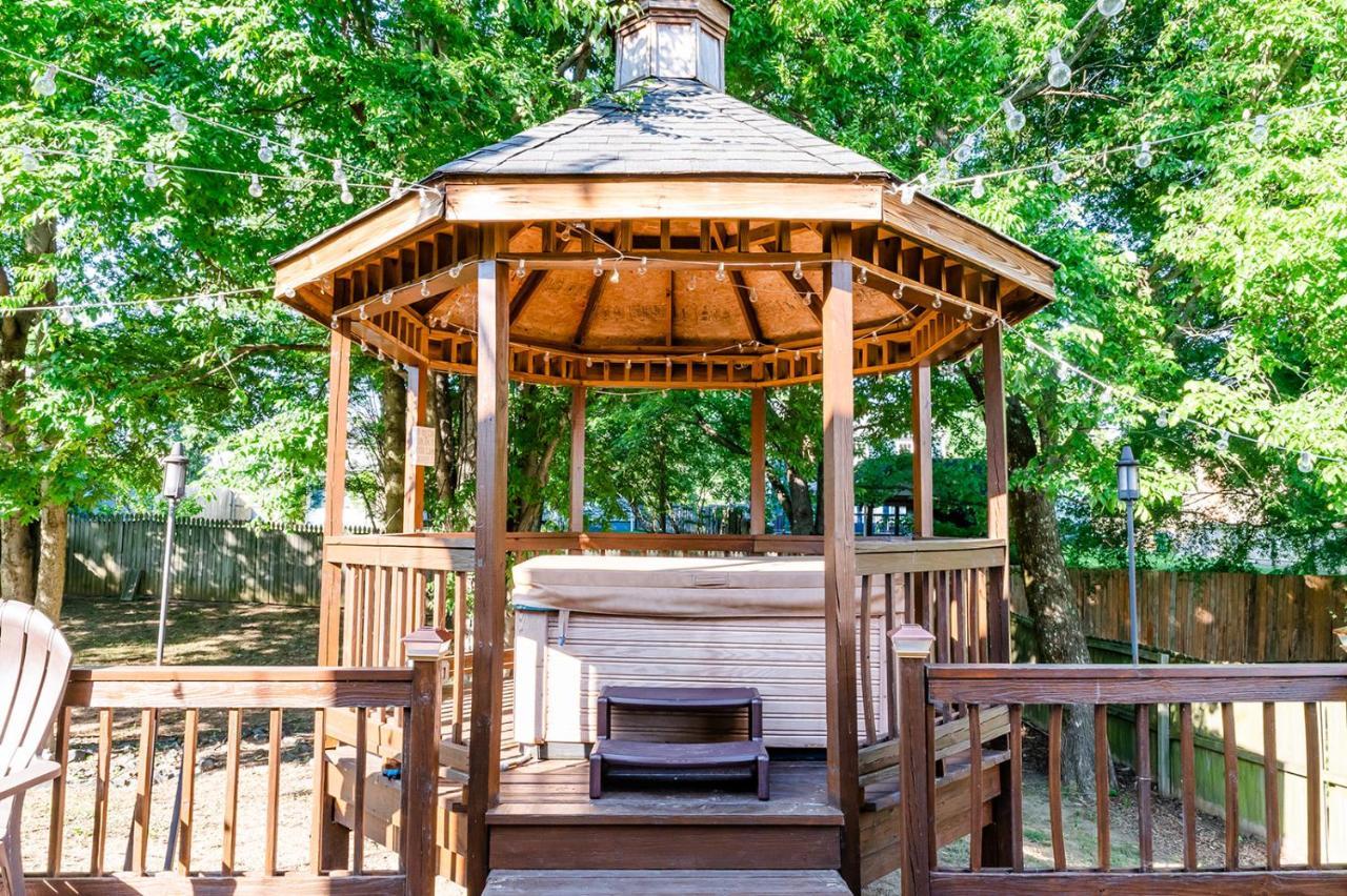 Escape With Hot Tub And Fire Pit Holiday home *